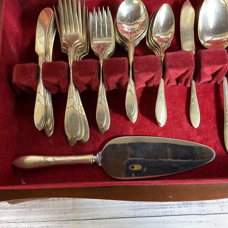 ANTIQUE COMMUNITY ONEIDA Lady Hamilton Flatware Set w/Case- 5O PIECES
