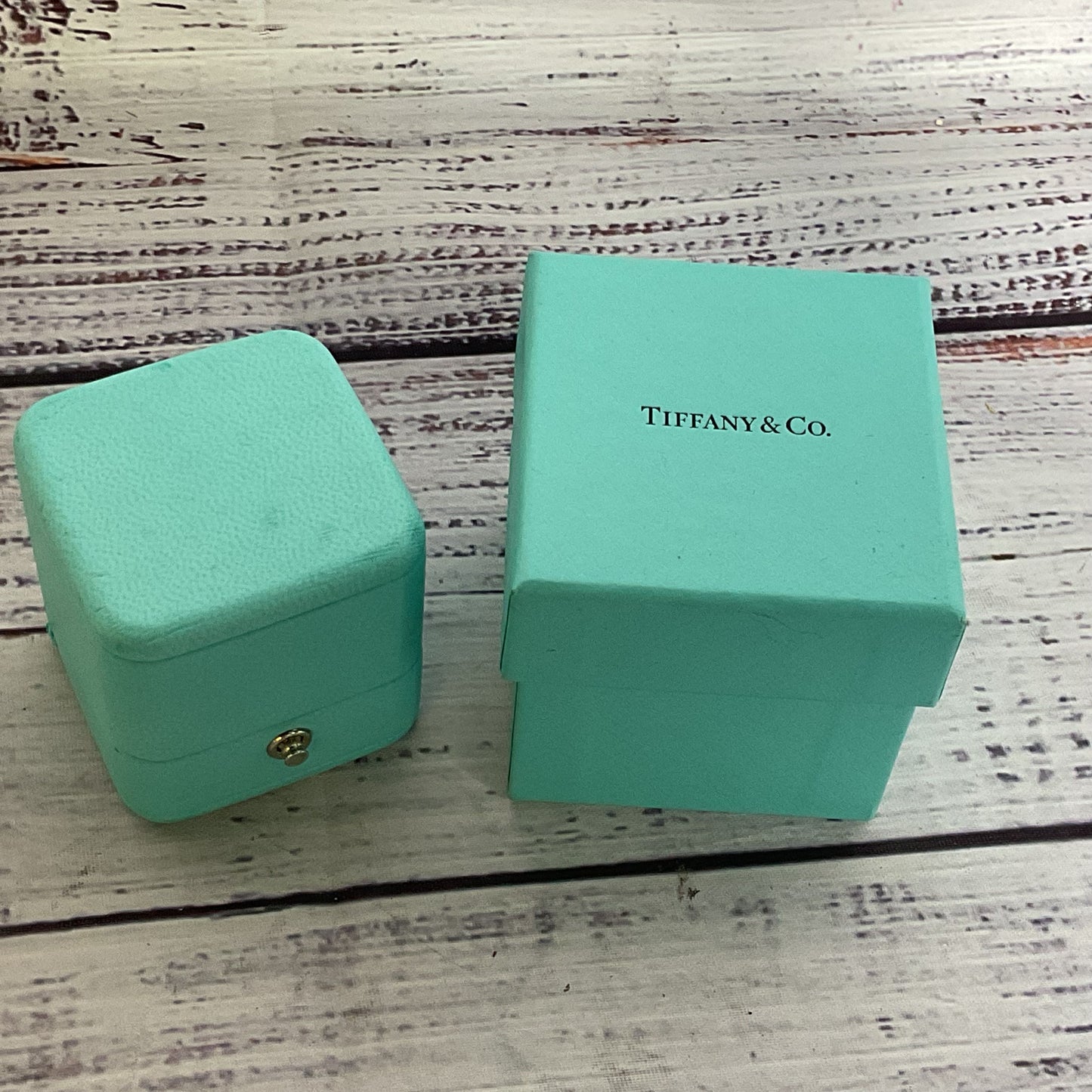 TIFFANY & CO. Tiffany Blue Ring Case and Box