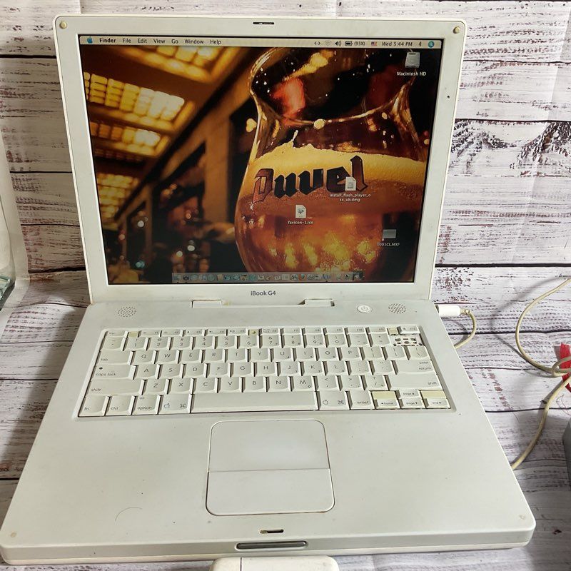 APPLE Mac iBOOK G4 Laptop- WORKS!!!
