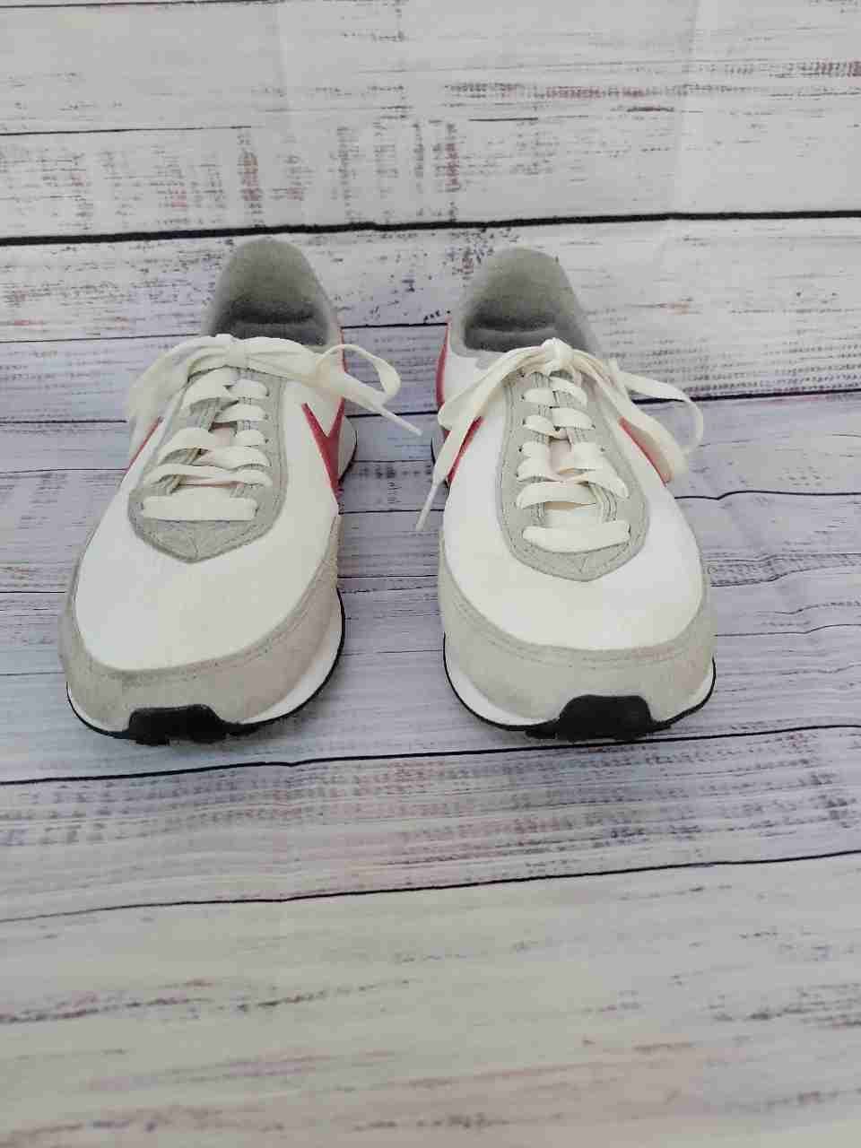 NWOB Women's Nike Waffle Trainer 2 Sneaker Size 7