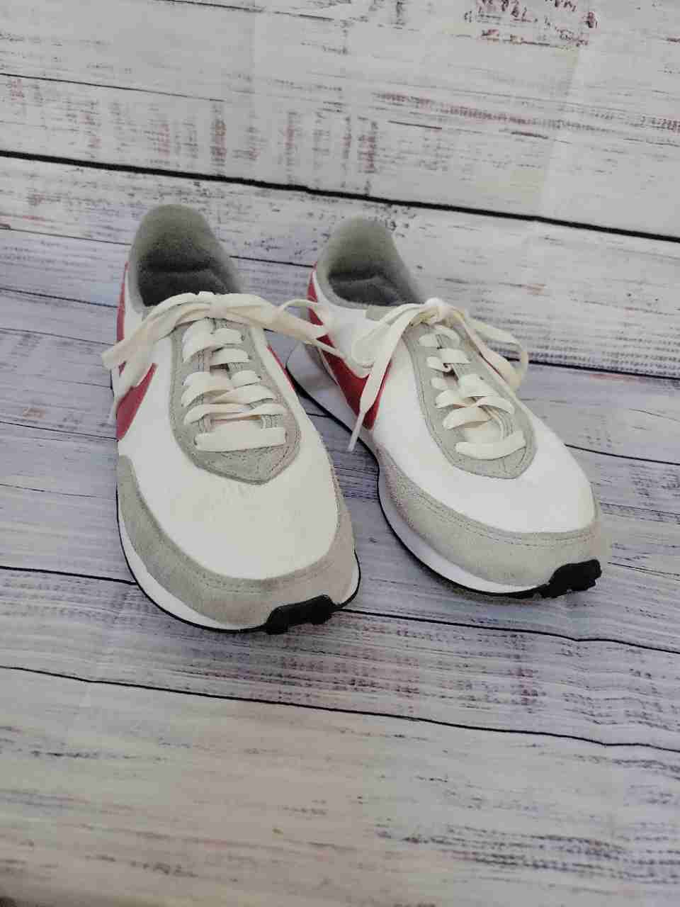 NWOB Women's Nike Waffle Trainer 2 Sneaker Size 7