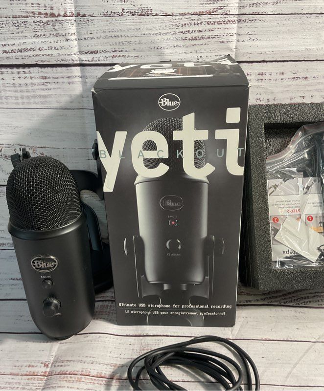 BLUE Blue Yeti Blackout USB Microphone A00132