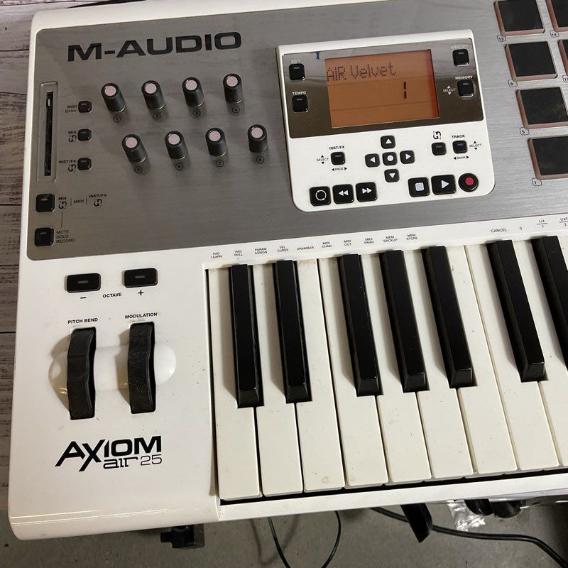 M-AUDIO Axiom Air 25 Key MIDI Controller (NO POWER CORD)