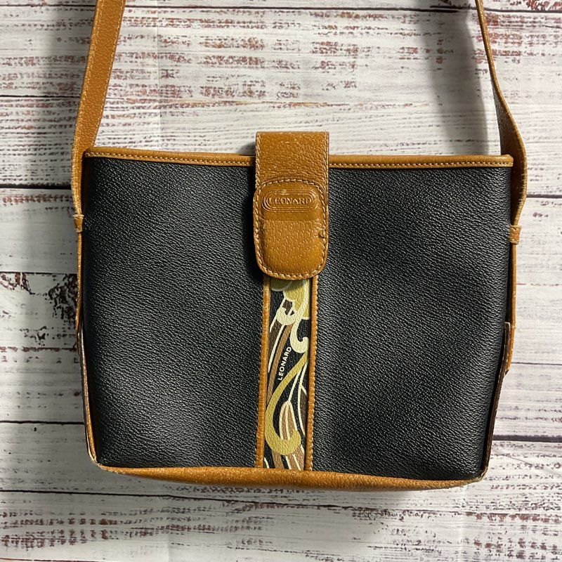 VTG. Leonard Black & Tan Leather Shoulder Bag No. 36544 Crossbody Purse