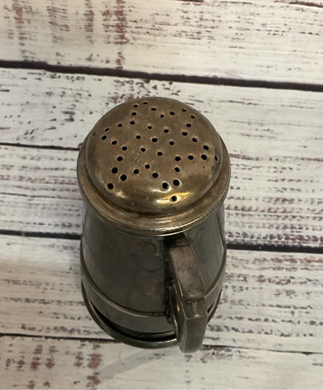 Middletown Vintage Quadruple Plated Silver Engraved Pepper Shaker