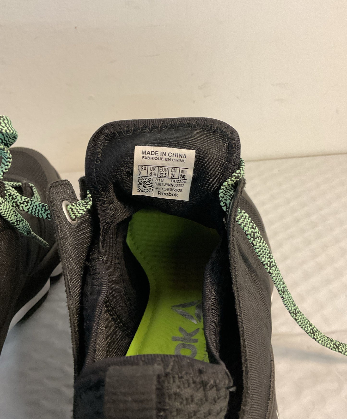 Women's NWB Reebok Memory Tech Massage Sneaker Black Size 7