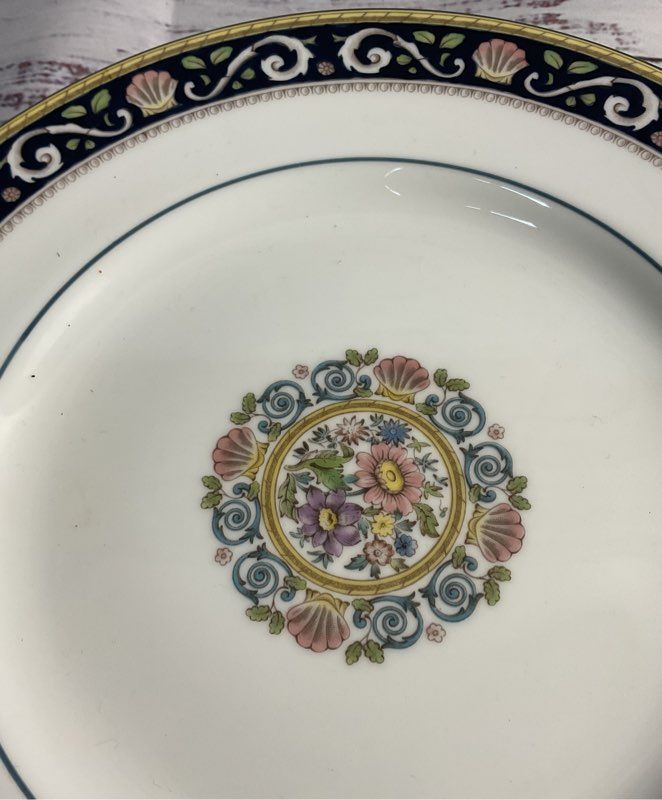 Wedgwood Runnymede 6 Appetizer Plates & 3 Saucers Bone China England W4472