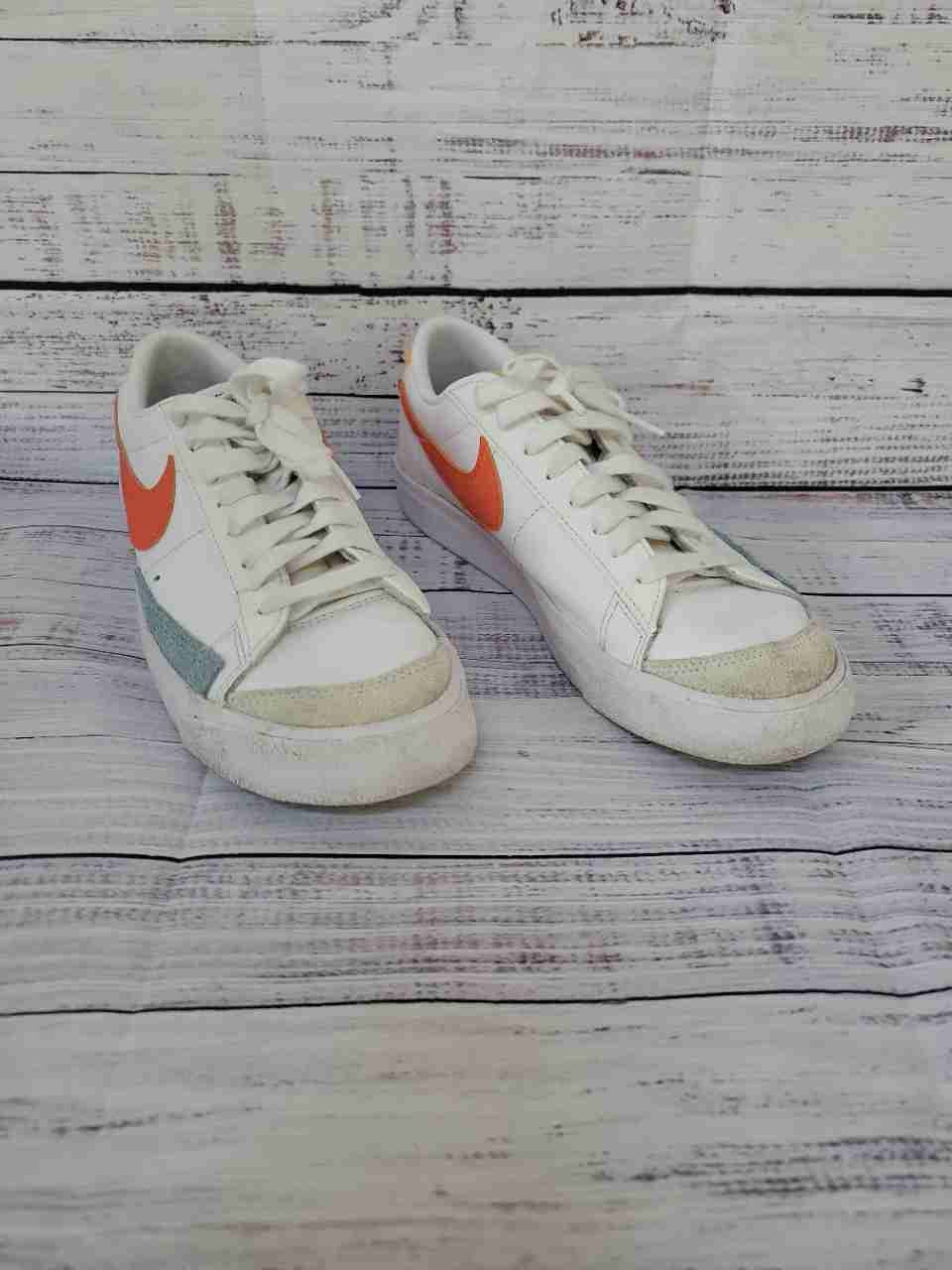 Women's Nike Dunk Low mini swoosh White & Orange Sneaker Size 8.5