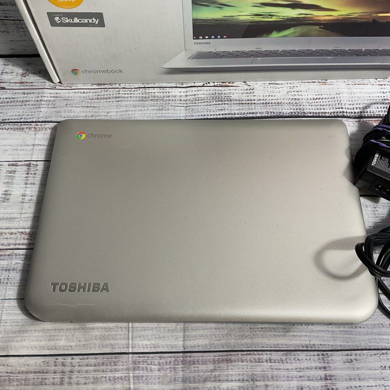 Toshiba Chromebook CB30-A3120 Silver 13.3" + Manuals, Works