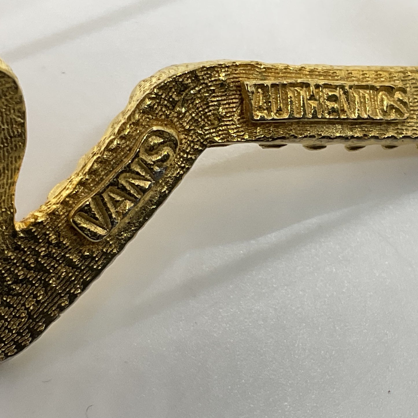 VTG. VANS Authentics Gold Tone Textured Star Brooch- 2.5"