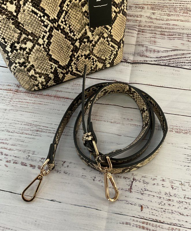 NWT Women's Isabelle Snake Print Vegan Handbag With Shoulder Crossbody Strap
