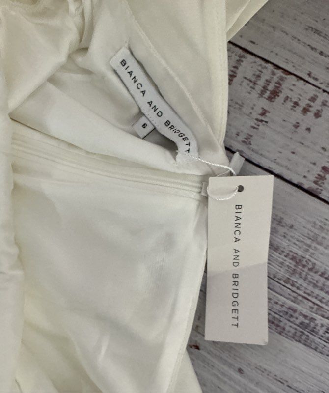 NWT Women's Bianca and Bridget White One Shoulder Dress Size 6 Retail $350