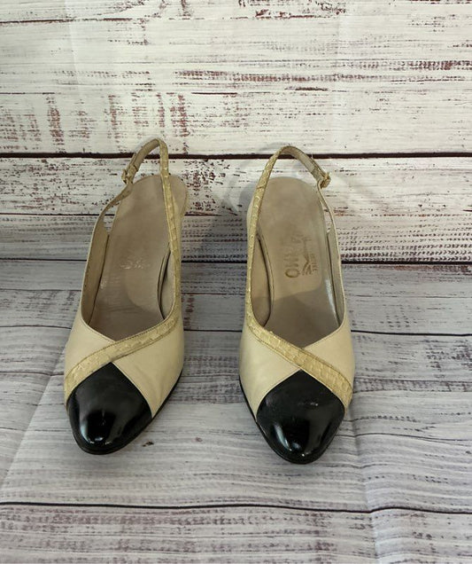Women's Vintage Salvatore Ferragamo Beige And Black Slingbacks Size 8