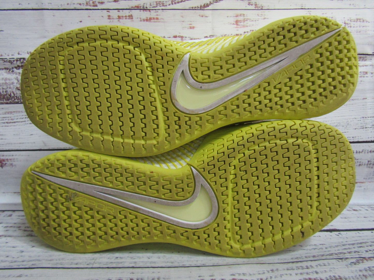 Nike Air Zoom Vapor 11 Women's Luminous Green Low Top Sneakers Size 9 DR6965-300