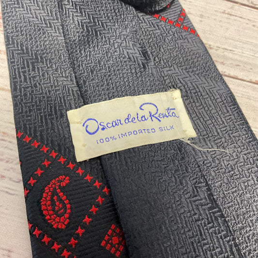 Oscar De La Renta Black Red Paisley Design Imported Silk Neck Tie - Size 54"