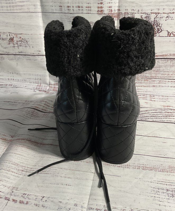 Karl Lagerfeld Cantyn Faux Fur Quilted Black Leather Block Heel Booties Size 10