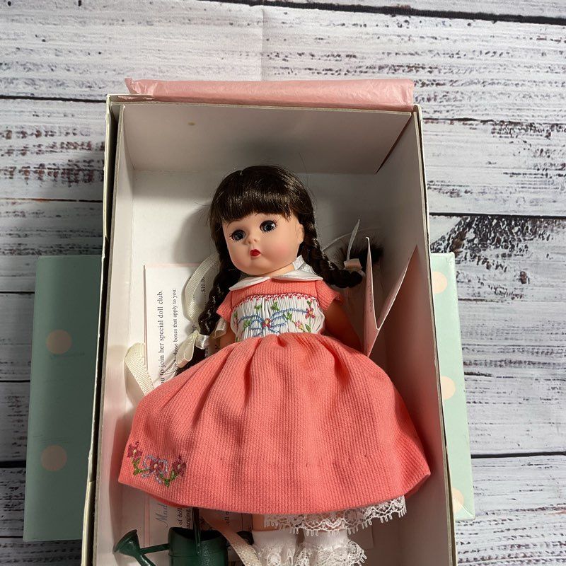 VTG. 2002 Madame Alexander How Does Your Garden Grow 34085 Doll NIB