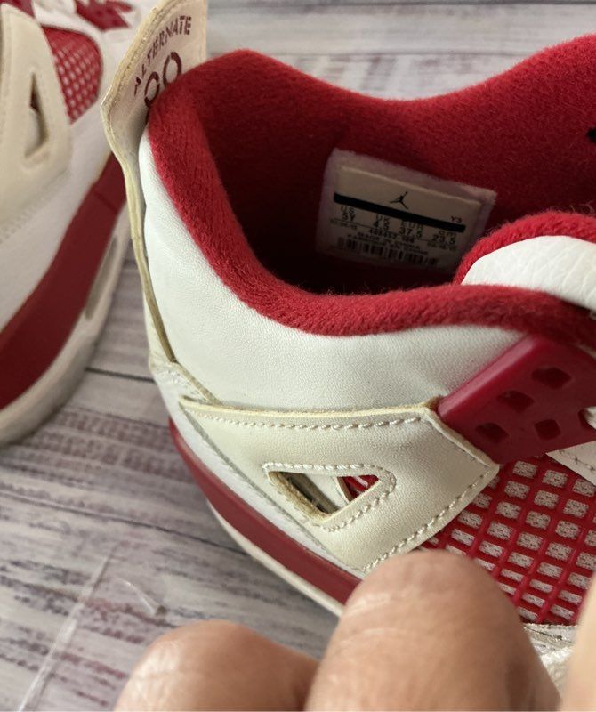 Unisex Kids Nike Air Jordan 4 Retro White With Red Sneaker Size 5Y