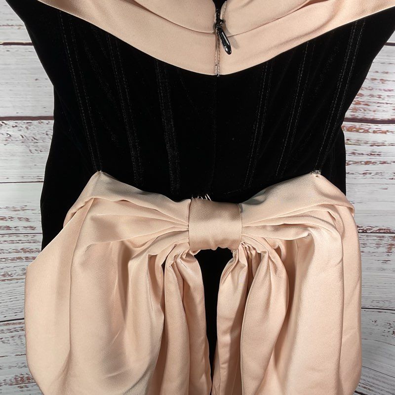 Azazie Atelier Joanna Black & Blush Ribbon Back Velvet Mini Dress Women's Size 0