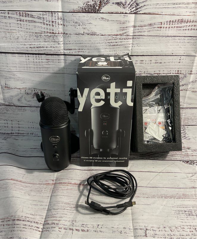 BLUE Blue Yeti Blackout USB Microphone A00132