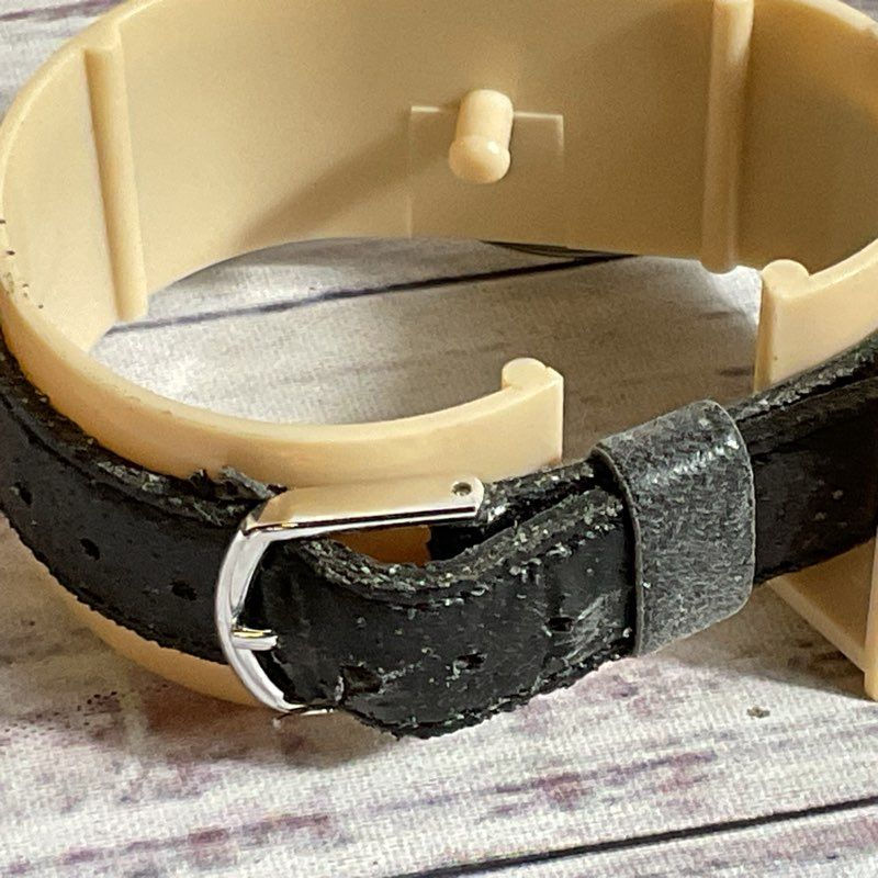VTG. LORUS Mickey Mouse Quartz Watch with Original Case (DAMAGED BAND)