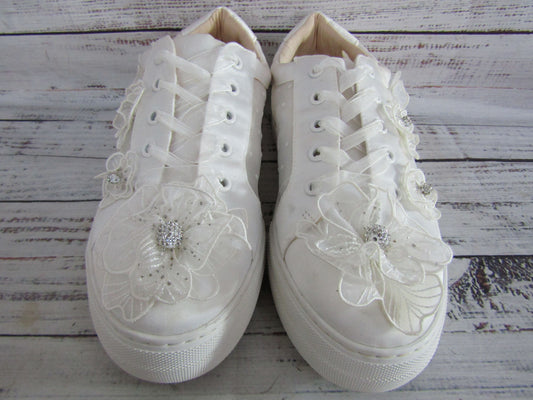 Betsey Johnson Pryce Women's White Floral Sneakers Size 9.5