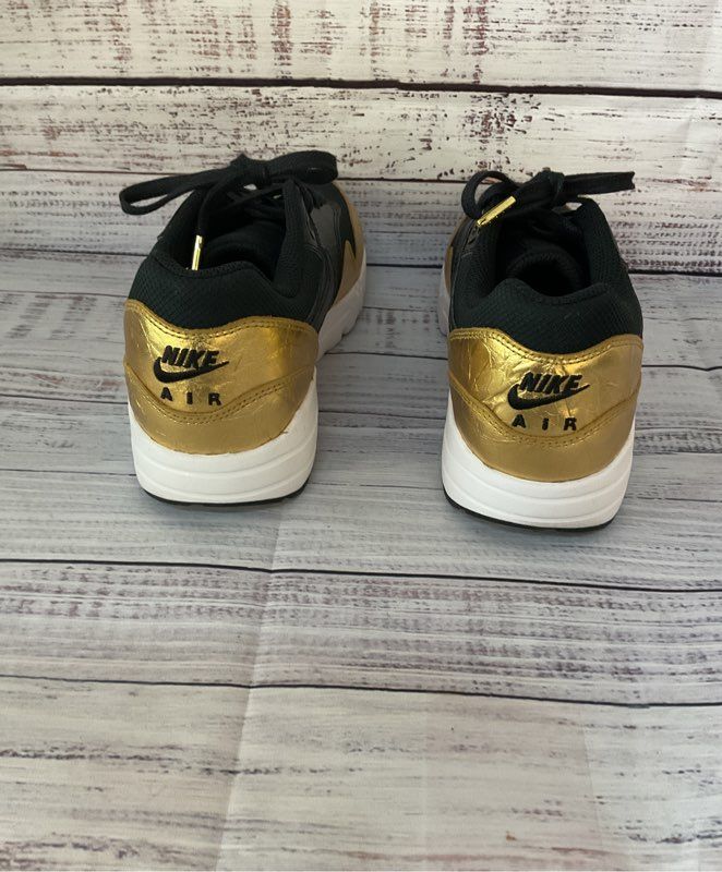 Women's Nike Nike Air Black And Gold Sneakers Size 7