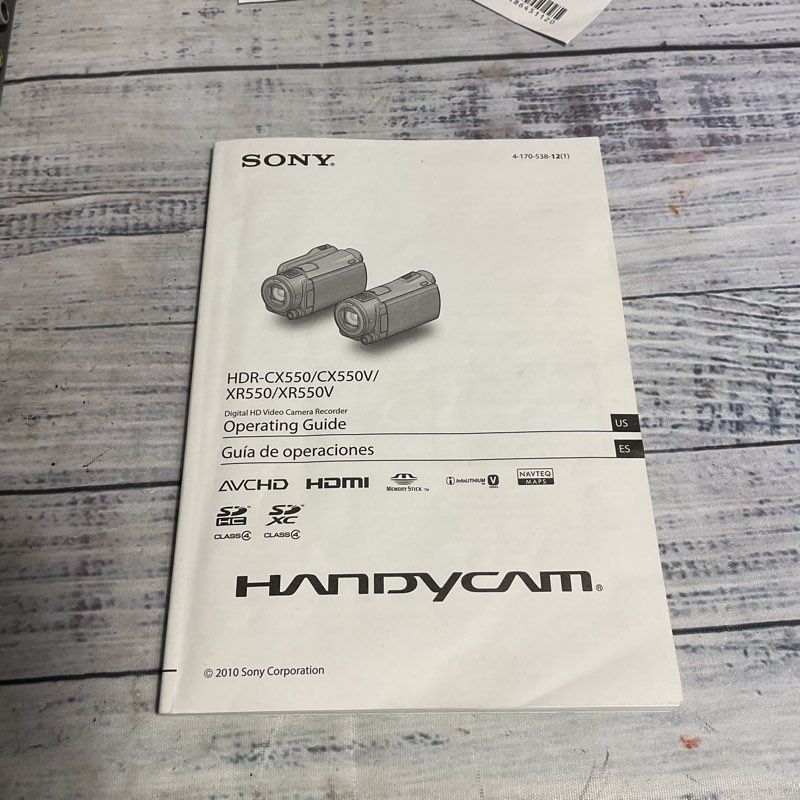 VTG. Sony Video Hi8 Handycam CCD-TR200 Handheld Camera w/ Charging Base *PARTS*