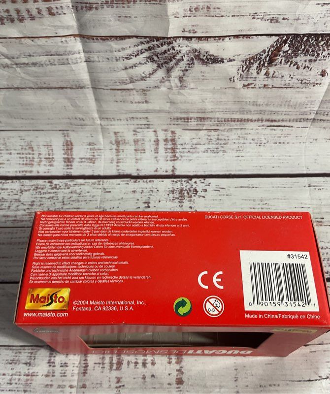 Maisto 1:18 Ducati Corse Ducati Desmosedici Loris Capirossi #65 Diecast