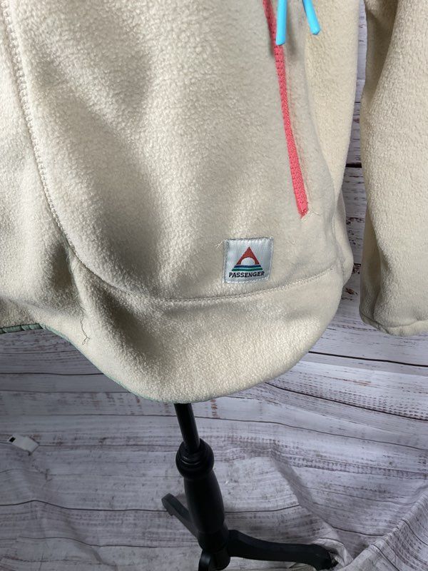 NWT Passenger Women's Juana Recycled Polar Hooded Fleece Jacket Oatmeal Size M