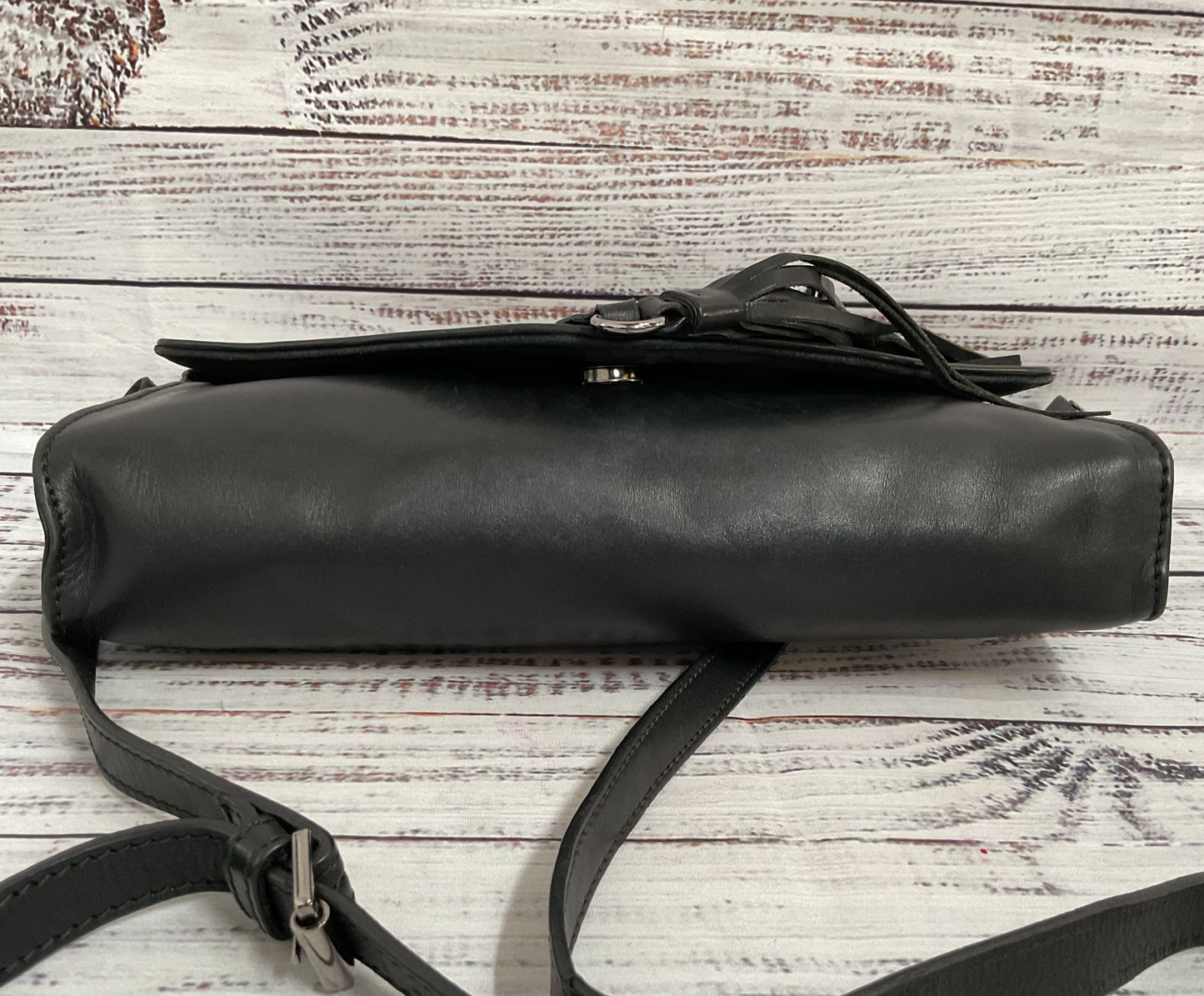 Hidden Land Women's Black Leather Crossbody Shoulder Bag