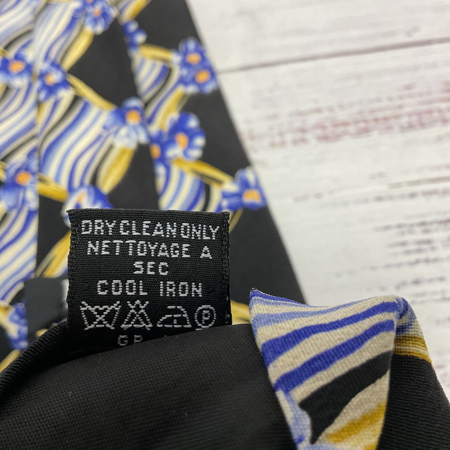 Hugo Boss Black Blue Floral Flowers 100% Silk Tie - Size 58"L 4"W