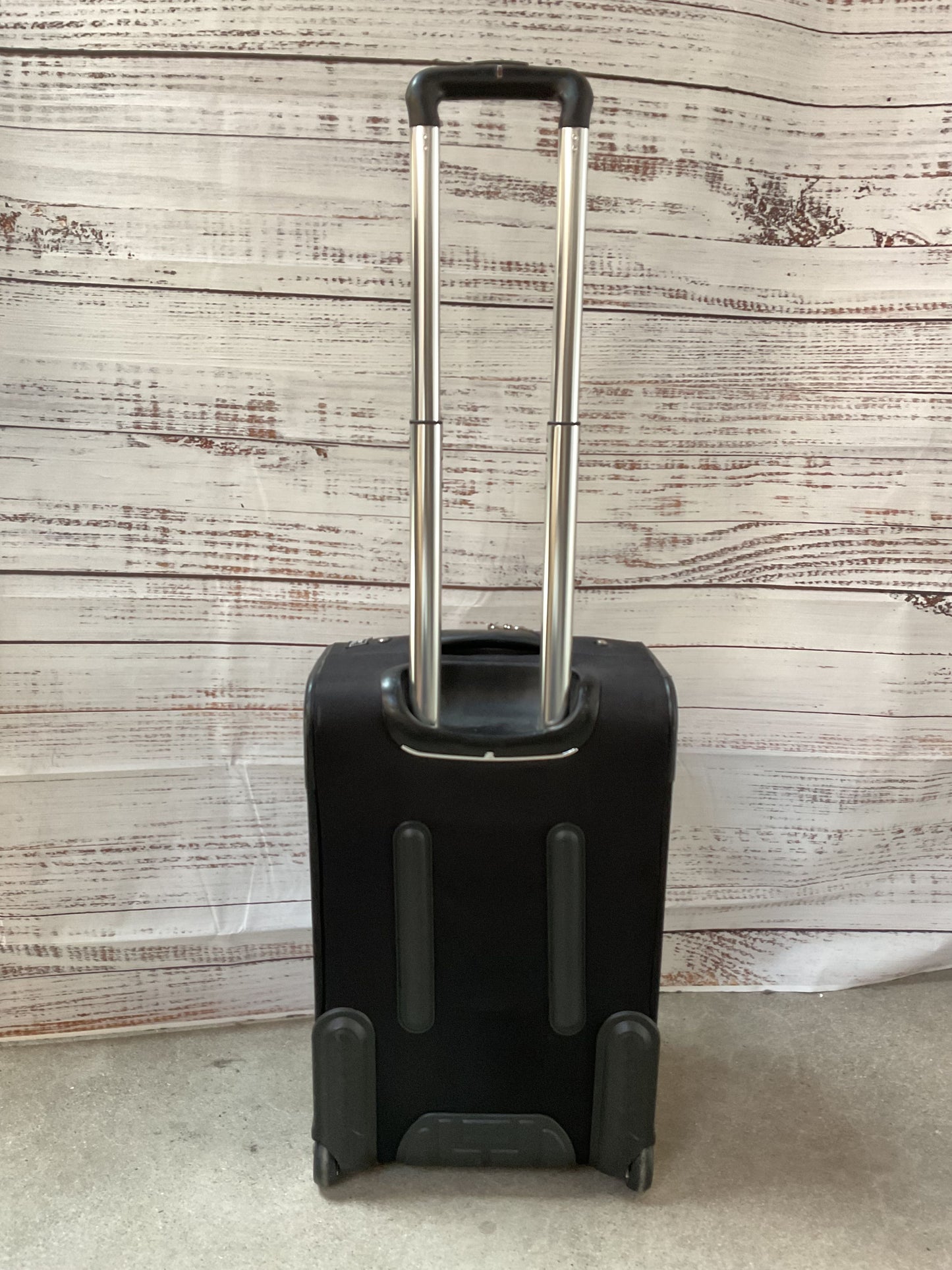 Delsey Lightweight Black Carry On Luggage 14x23x10
