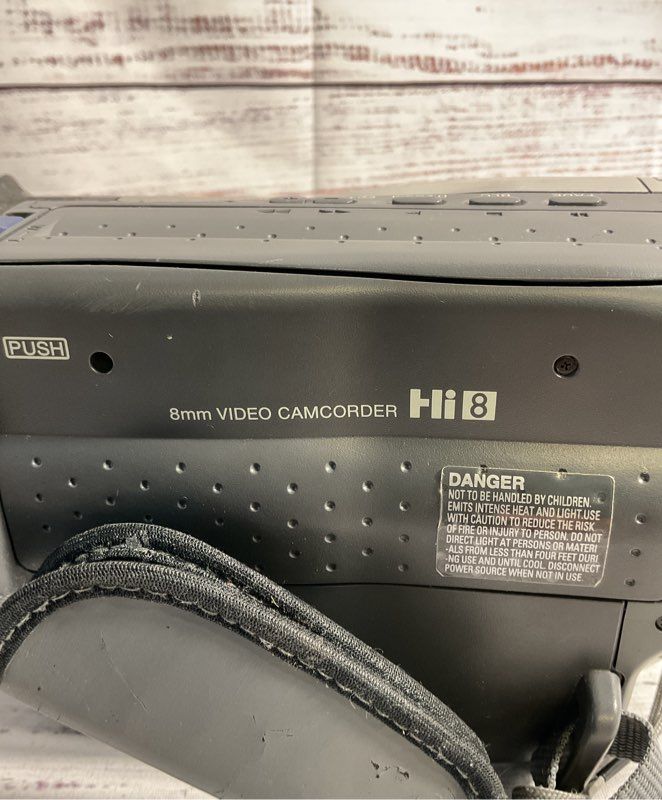 Canon ES75 HI 8 8mm Video Camcorder VCR Player Video No Battery NO POWER SUPPLY!