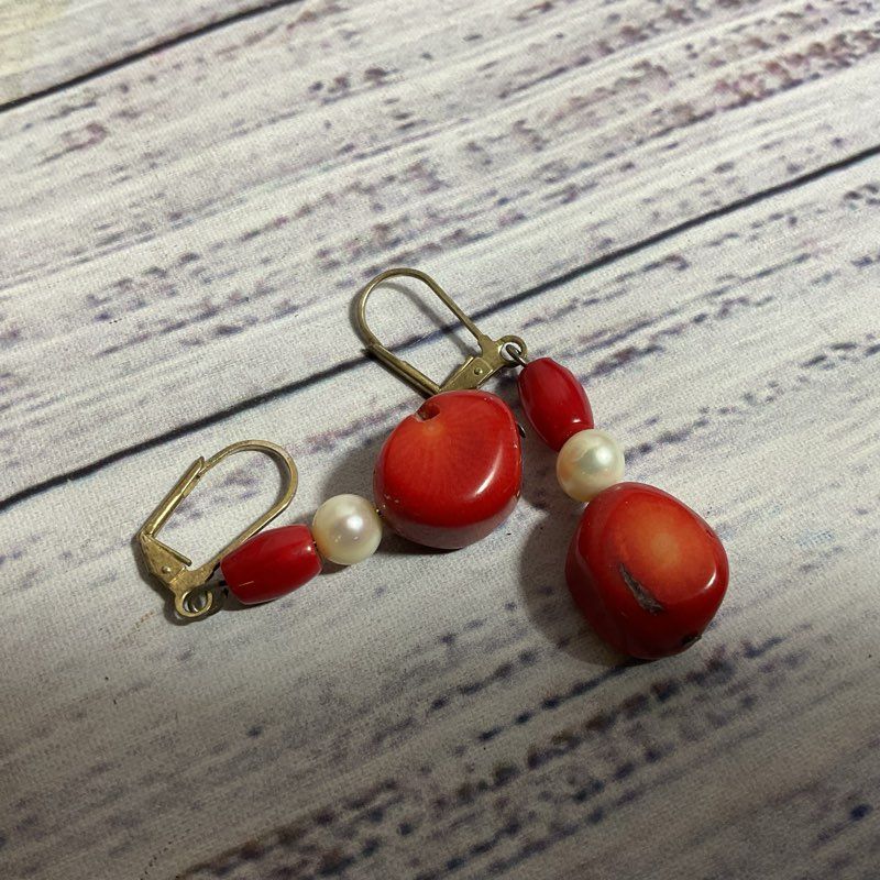 VTG. Silver Tone Chunky Coral & Pearl Necklace & Earring Set