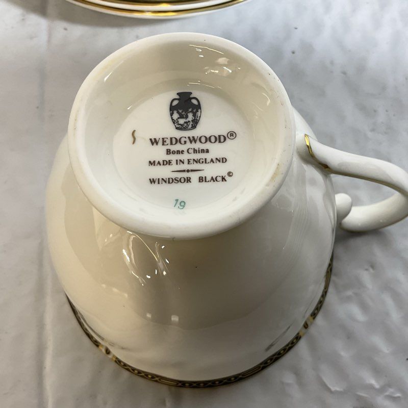 WEDGEWOOD Windsor Black 2 Cups, 4 Saucers- 6 Pieces