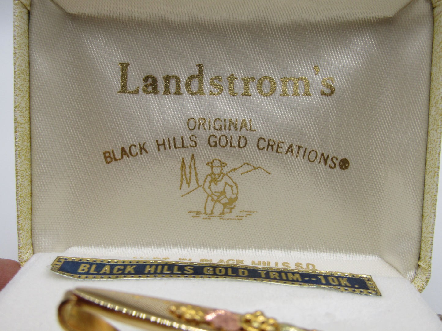 Landstrom's Black Hills Gold 10K Yellow Gold Floral Trim Tie Clip
