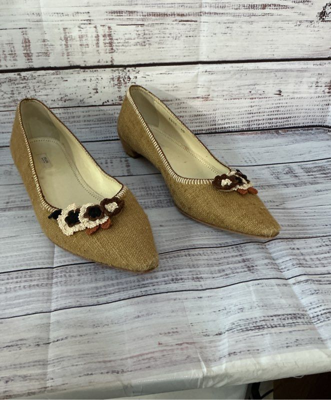 Women's Prada Beige Fabric Floral Design Flat Size 40/US 9