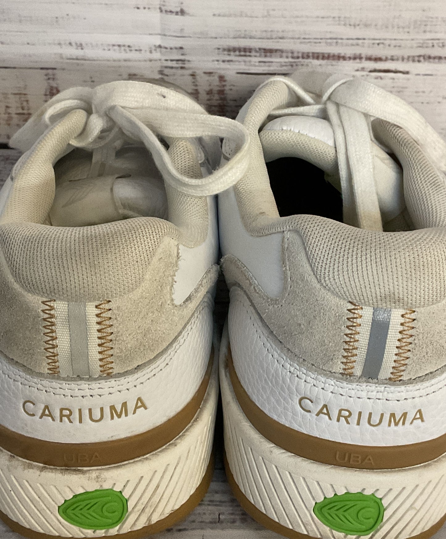 Cariuma Ube Leather Lace Up Sneakers White 11