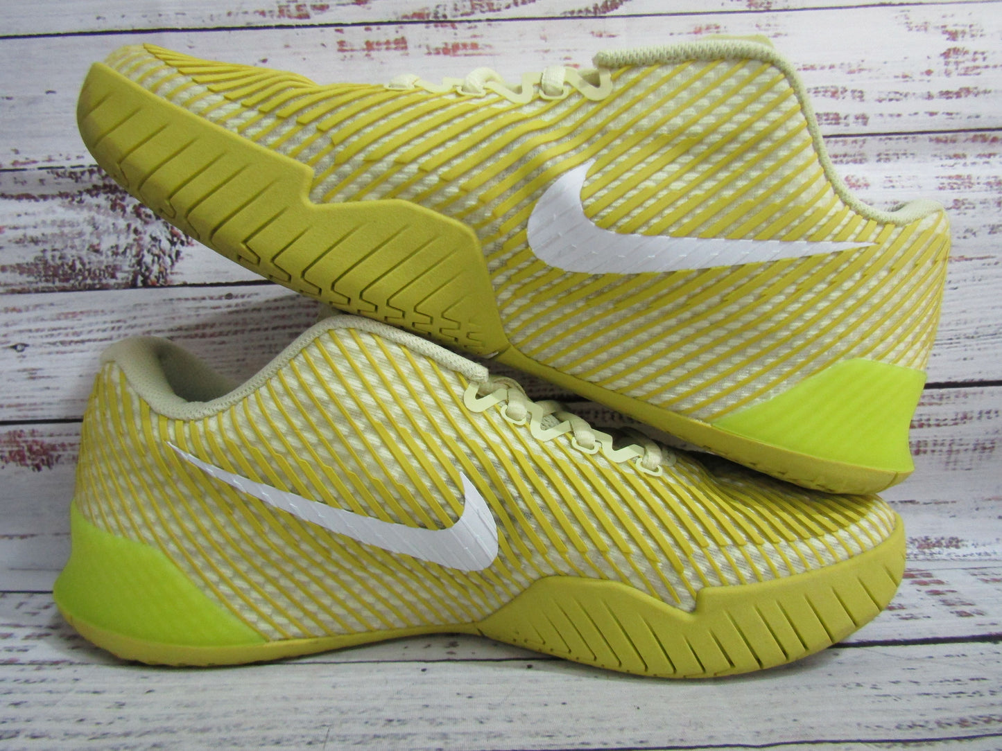 Nike Air Zoom Vapor 11 Women's Luminous Green Low Top Sneakers Size 9 DR6965-300