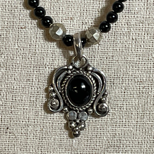 VTG. Sterling Silver Clasp & Pendant Onyx Beaded 18" Necklace