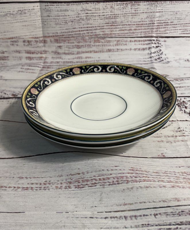 Wedgwood Runnymede 6 Appetizer Plates & 3 Saucers Bone China England W4472