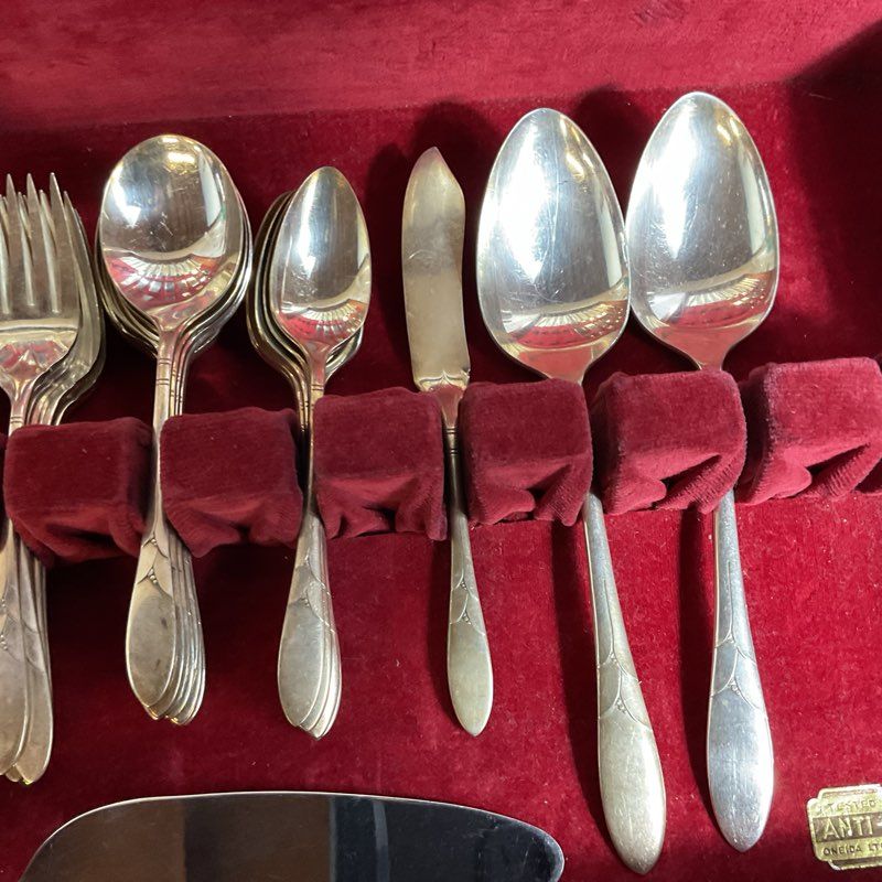 ANTIQUE COMMUNITY ONEIDA Lady Hamilton Flatware Set w/Case- 5O PIECES