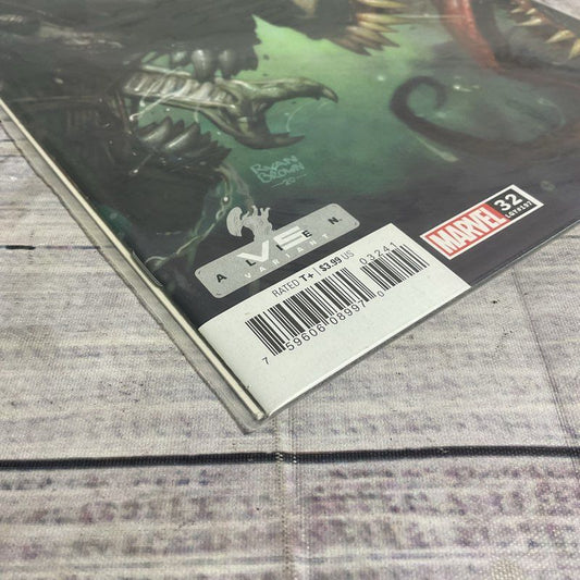 Venom #32 Vs. Alien Variant Ryan Brown Marvel Comics Ungraded