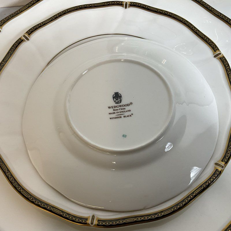 WEDGEWOOD Windsor Black 6 Dinner Plates, 1 Salad Plate, 1 Bread Plate- 8 Pieces