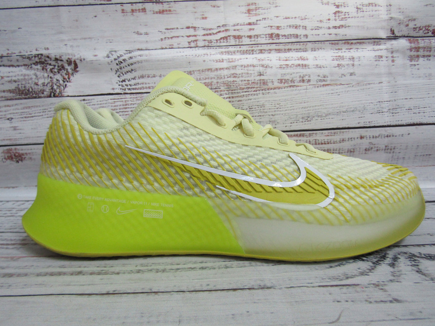 Nike Air Zoom Vapor 11 Women's Luminous Green Low Top Sneakers Size 9 DR6965-300