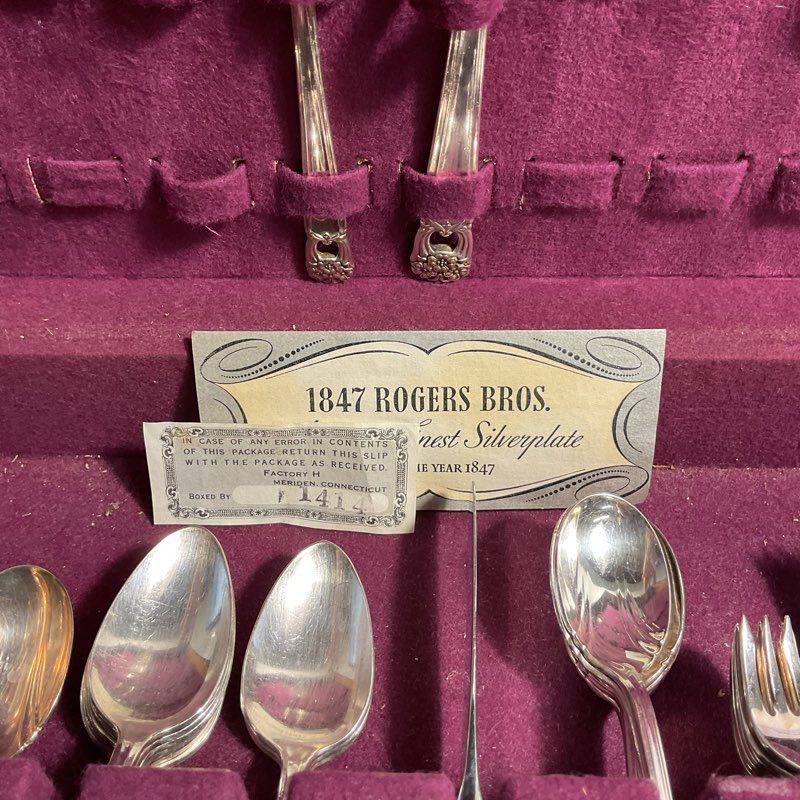 VTG. 1847 Roger Bros Eternally Yours 43 pc Epns Silver Plate Flatware Set + Case