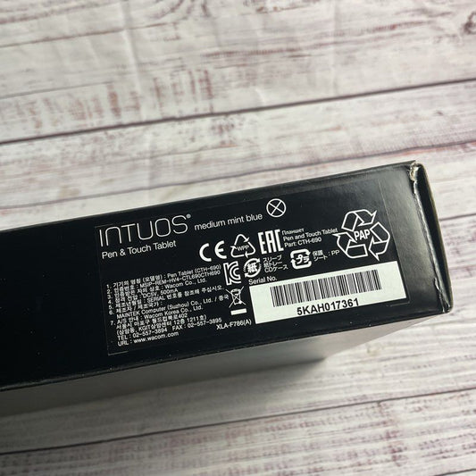 Wacom Intuos Art Creative Pen & Touch Tablet Medium Mint Blue