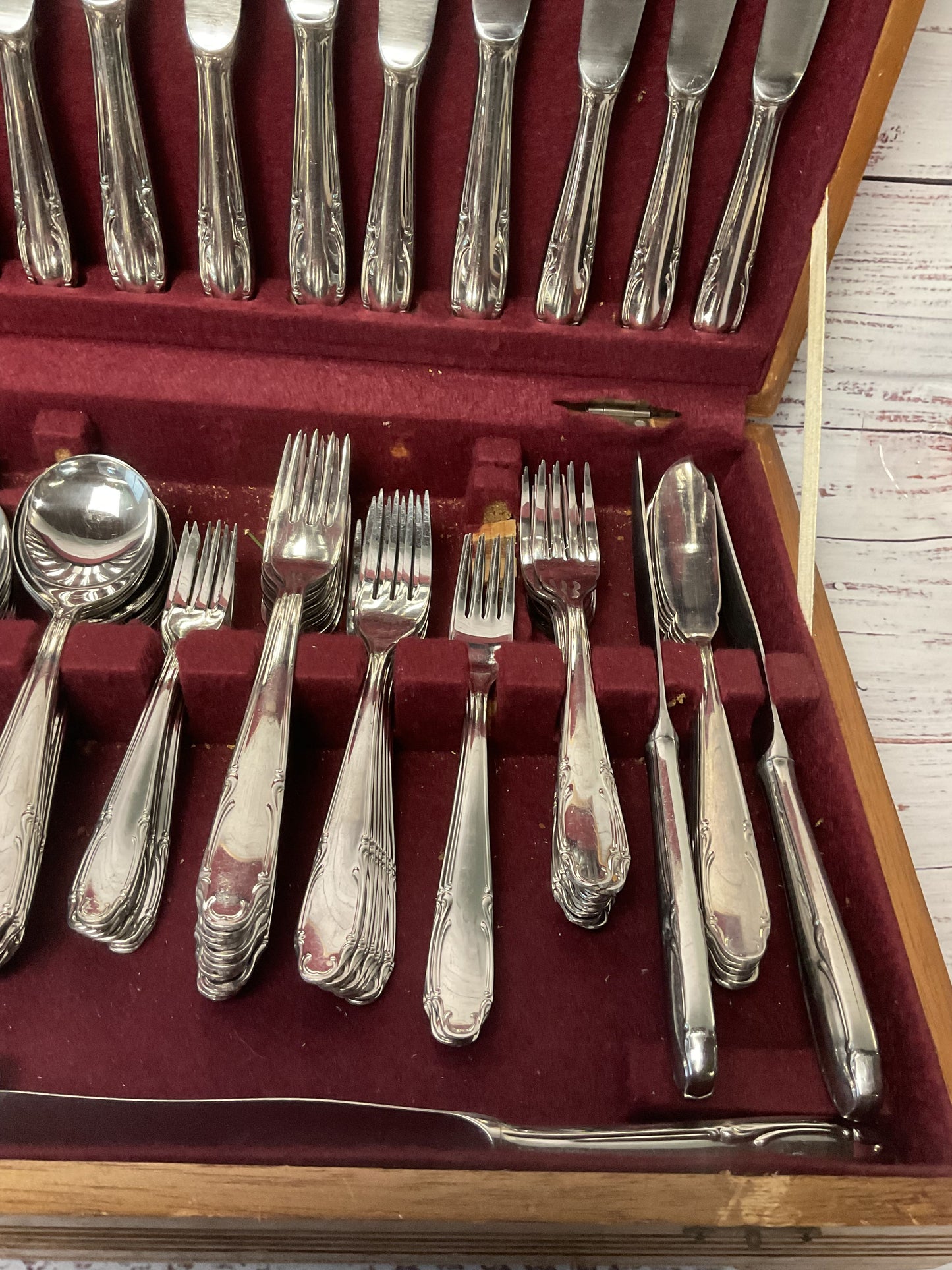 Ribera Stainless Steel Flatware Box Set 141 Pieces Spoons Forks Knives Serving