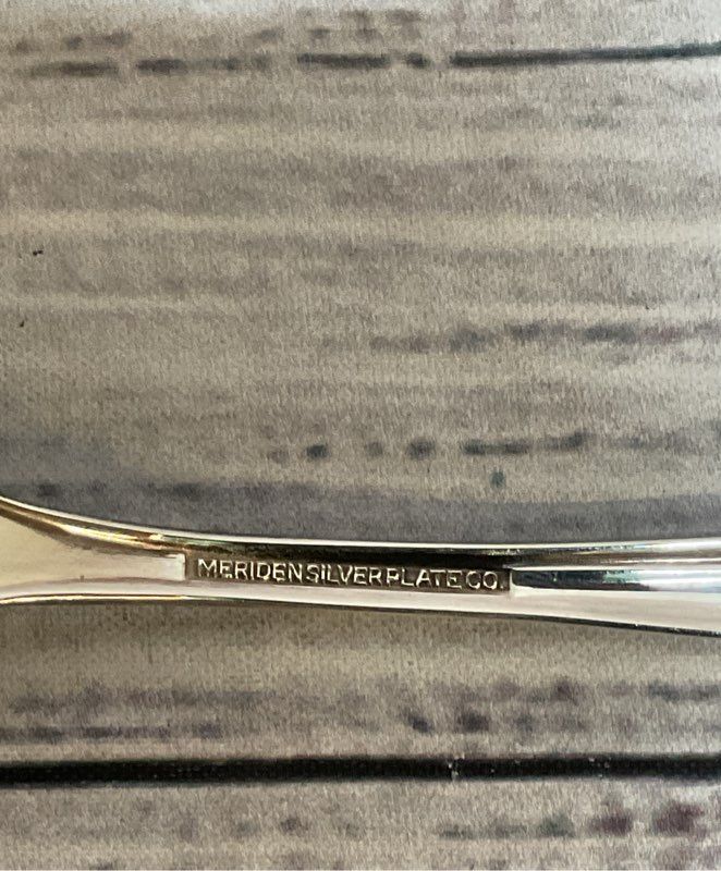 Meriden Silverplate Co. Silver Plated Beloved Lot Of 16 Flatware Set